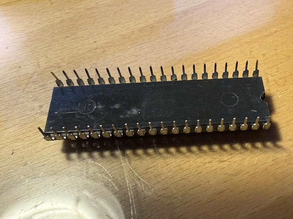 TOSHIBA TMPZ84C00AP Microprocessor, 8 Bit, 40 Pin DIP.