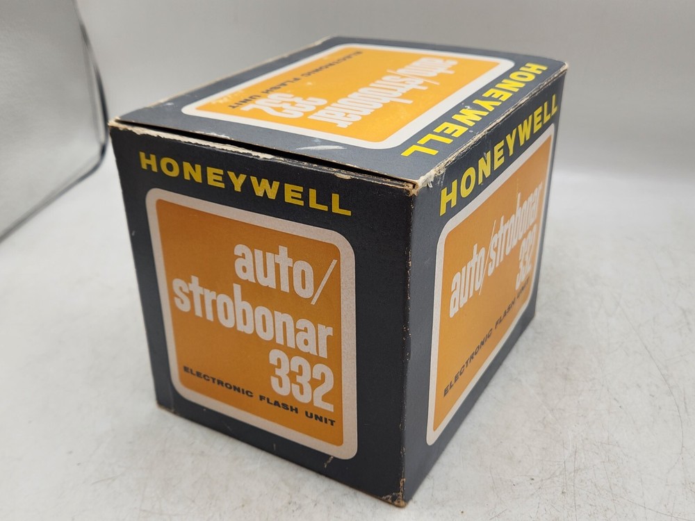 Honeywell Auto/Strobonar 332 Automatic Electronic Flash Unit 166 w/ RARE Display