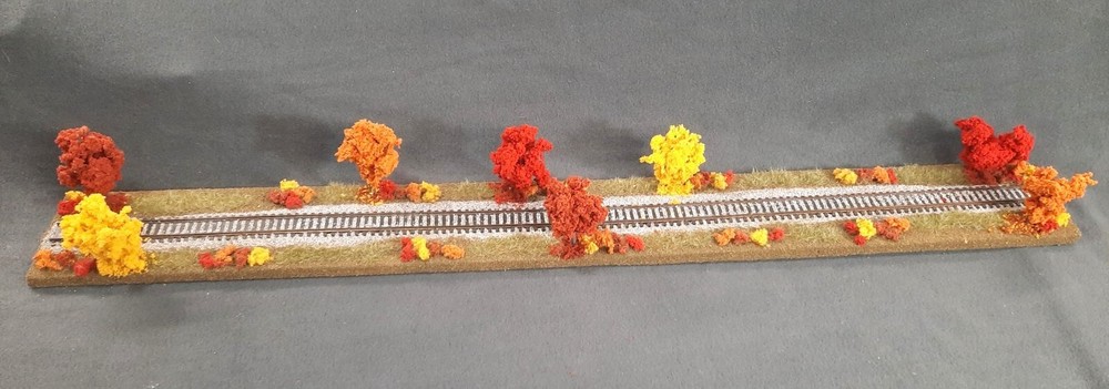 HO SCALE 36" SINGLE TRACK DIORAMA TRAIN DISPLAY -"FALL FOILAGE SCENE"