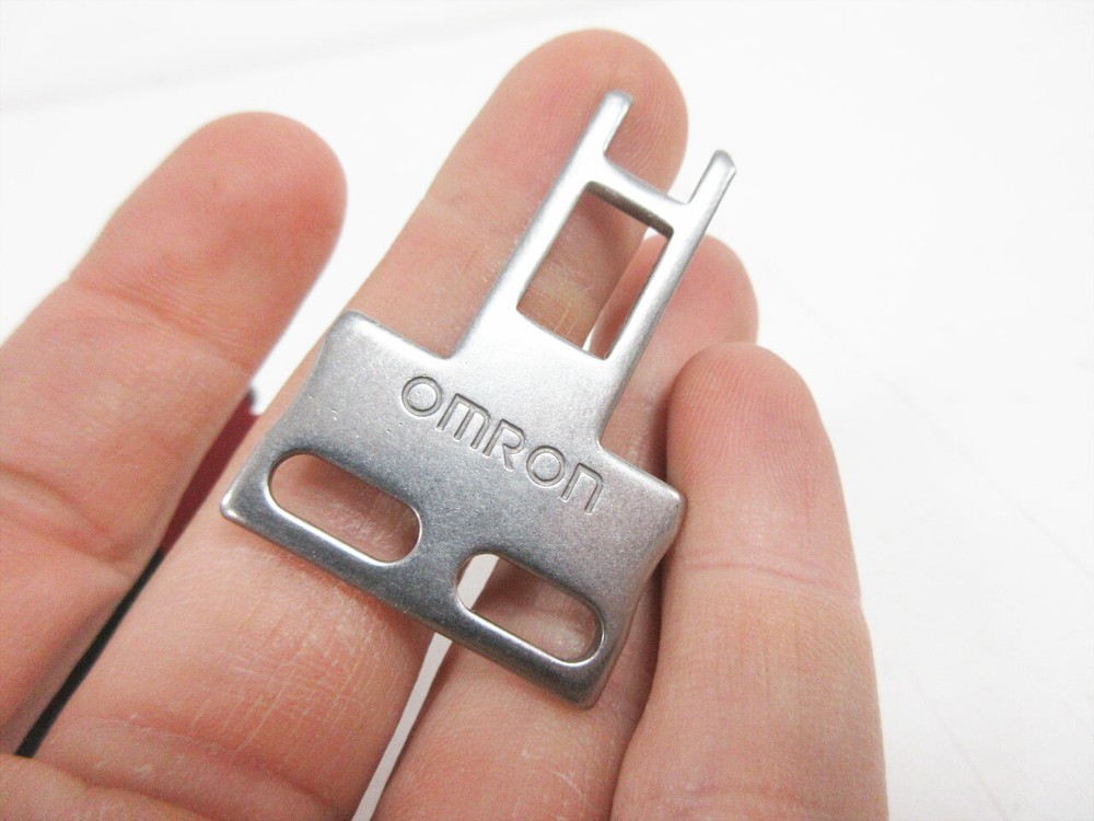 OMRON D4NS-1BF DOOR SWITCH WITH D4DS-K1 HORIZONTAL MOUNTING INTERLOCK KEY