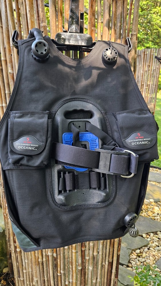 Oceanic Cruz BCD with Integrated Weight Pockets, Medium, Great condition