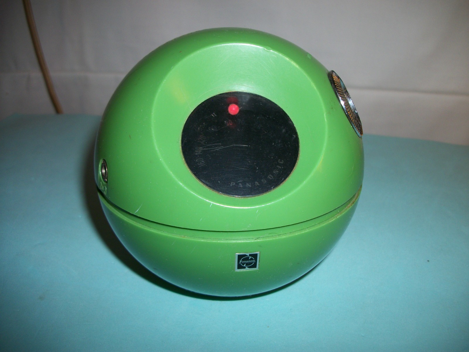 Panasonic Panapet R-70 Green Ball AM Radio 1970s Japan - working w/ battery