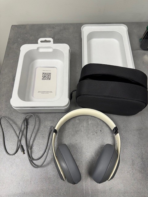 Beats Studio Pro Wireless Bluetooth Over-Ear Headphones Sand Gray ME2F4LL/A