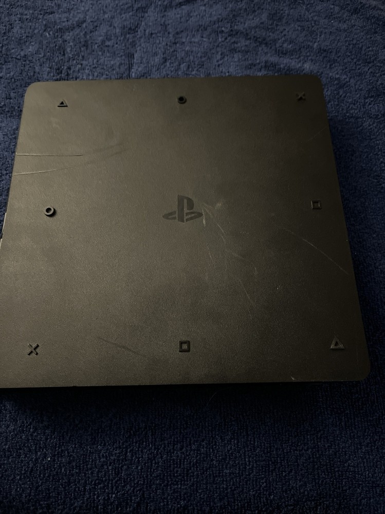 ps4 1tb bundle 2 Controllers All Cords And Multiple Games