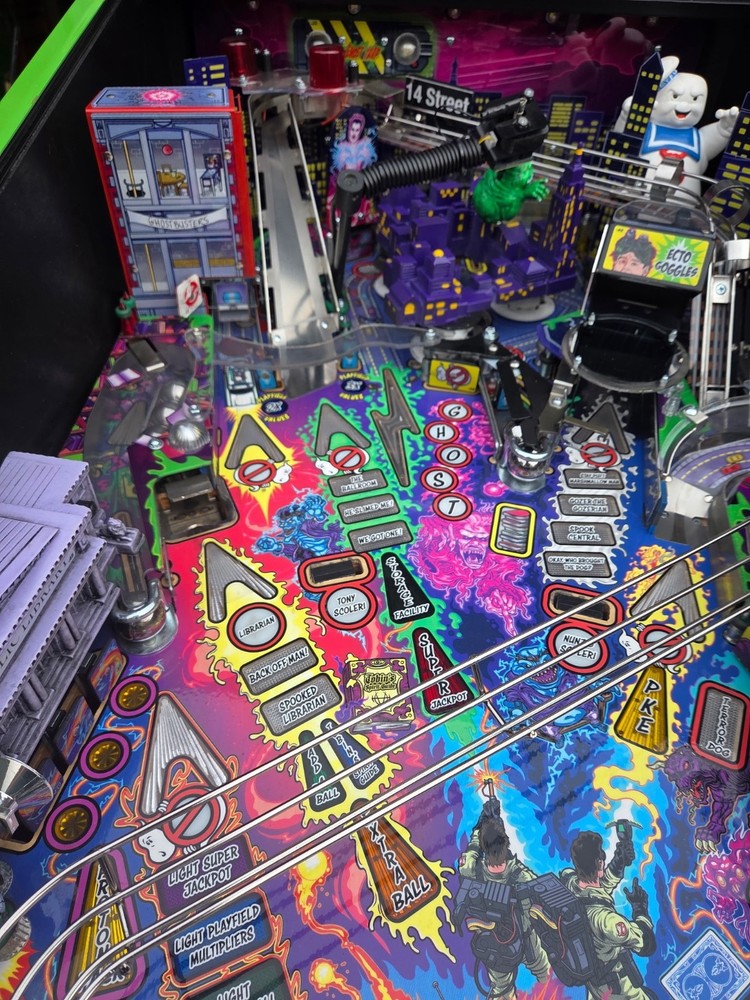 Ghostbusters Limited Edition Pinball Machine ..Nice Condition