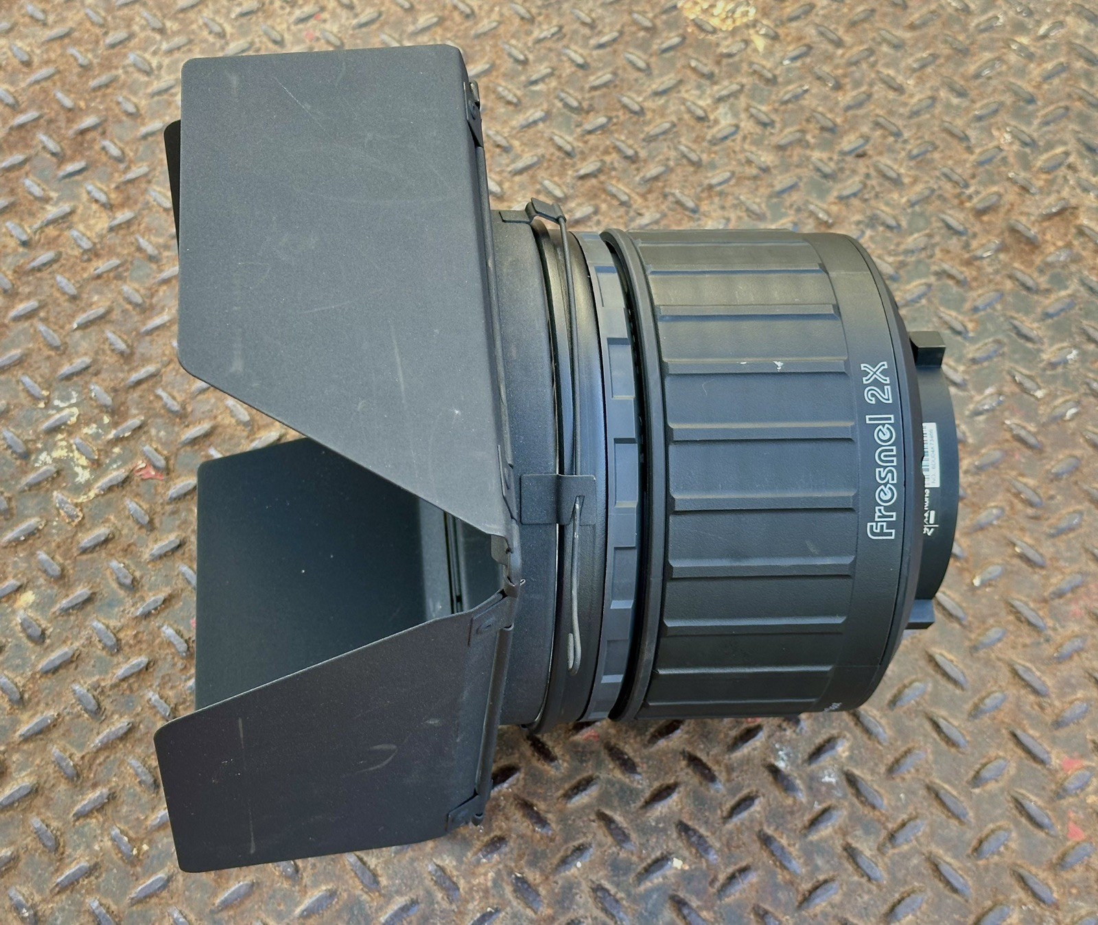 Aputure Fresnel 2X Bowens Mount – With Barndoors & Case