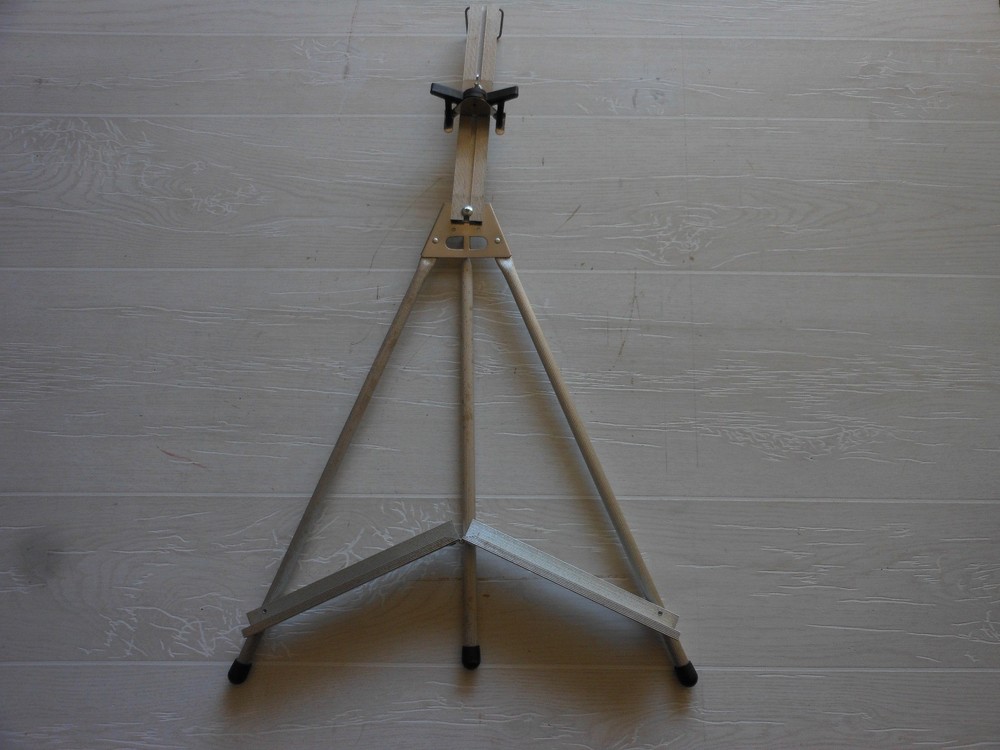 Tabletop easel for painting