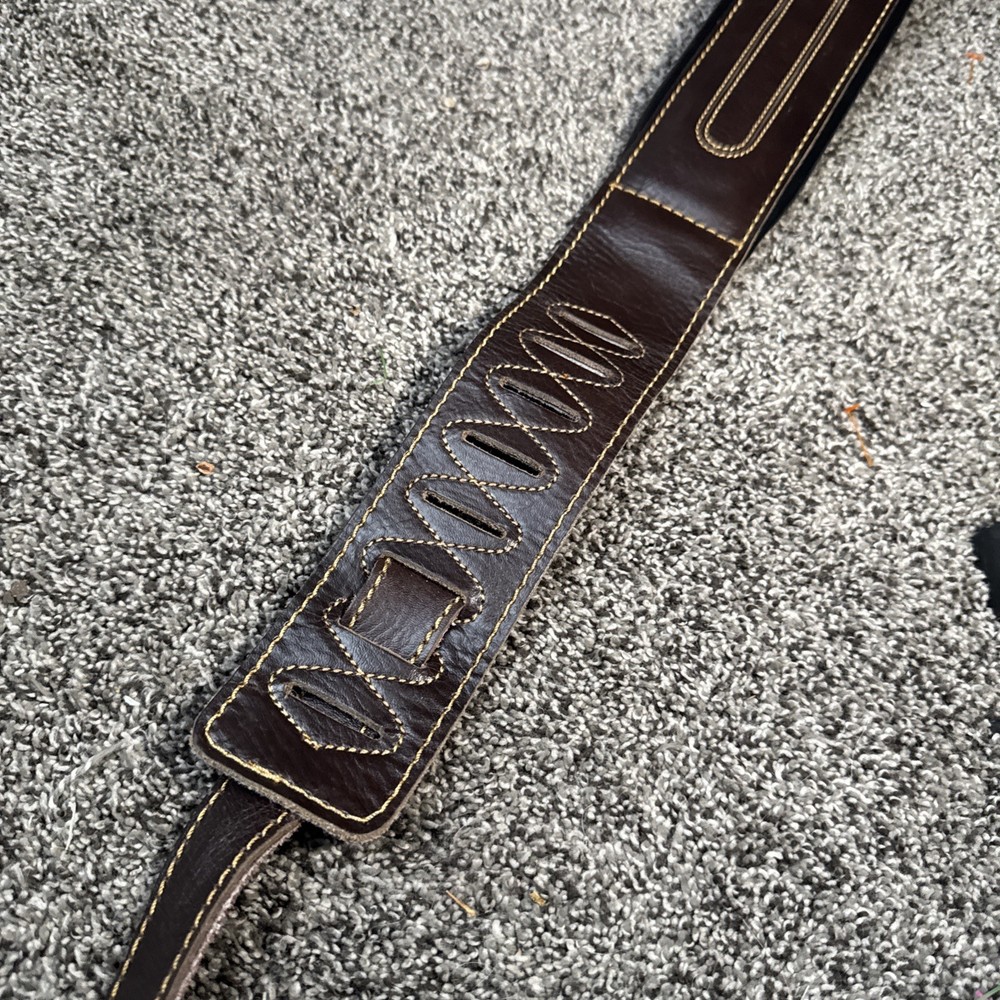 Walker & Williams Padded Guitar Strap