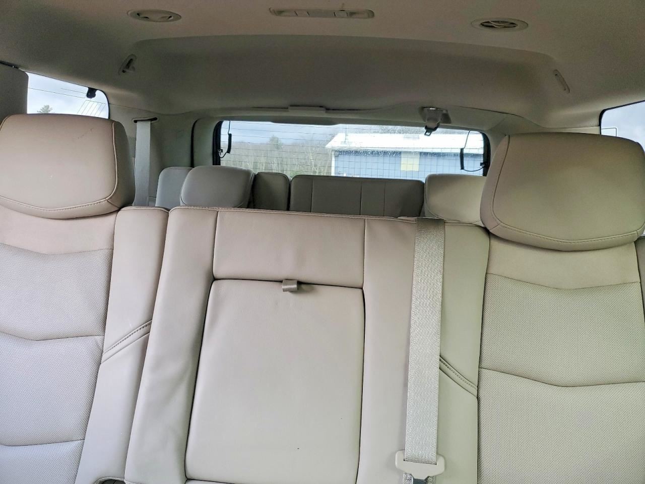 (LOCAL PICKUP ONLY) Roof Glass Fits 15-20 SUBURBAN 1500 922388