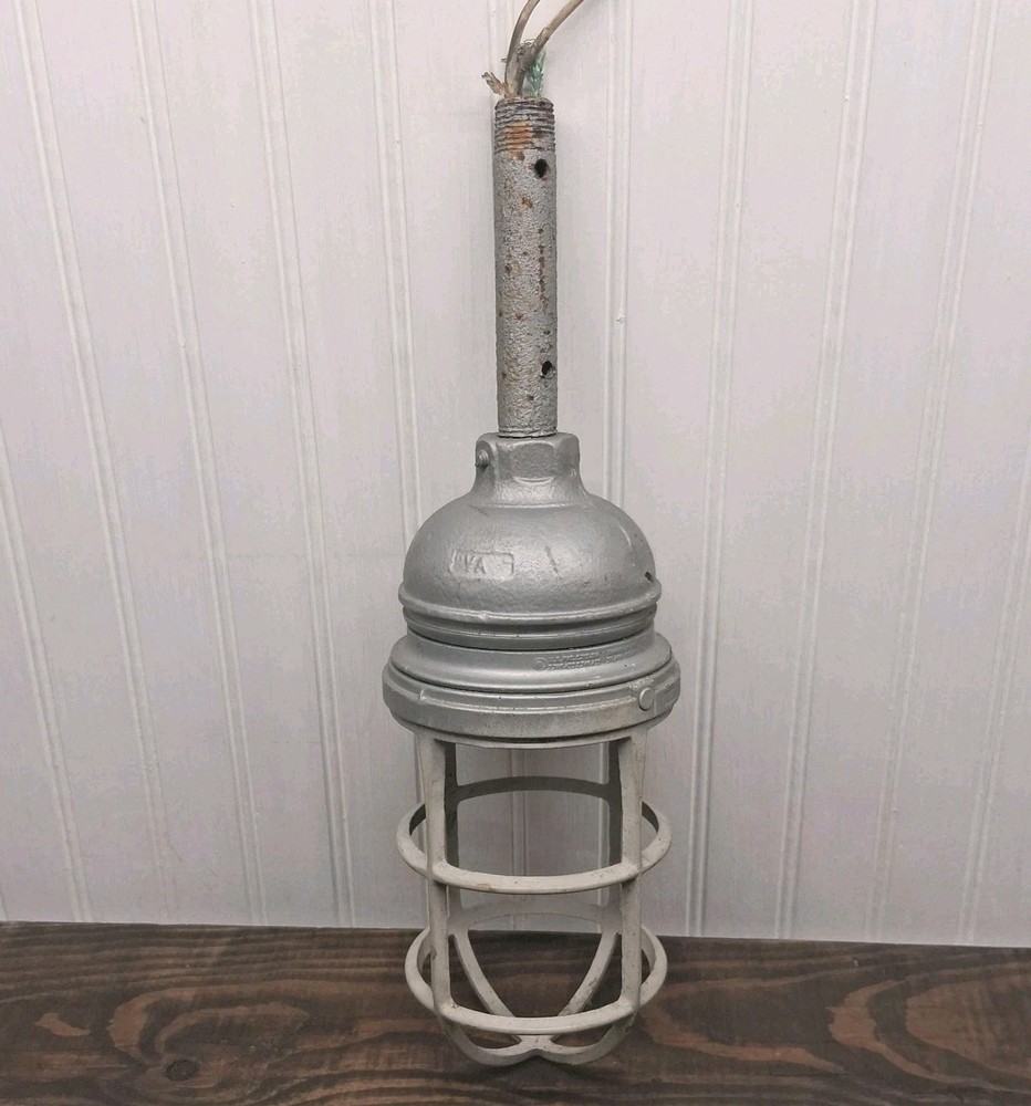 Vintage APPLETON FORM 100 EXPLOSION PROOF LIGHT w/ CAGE & GLOBE