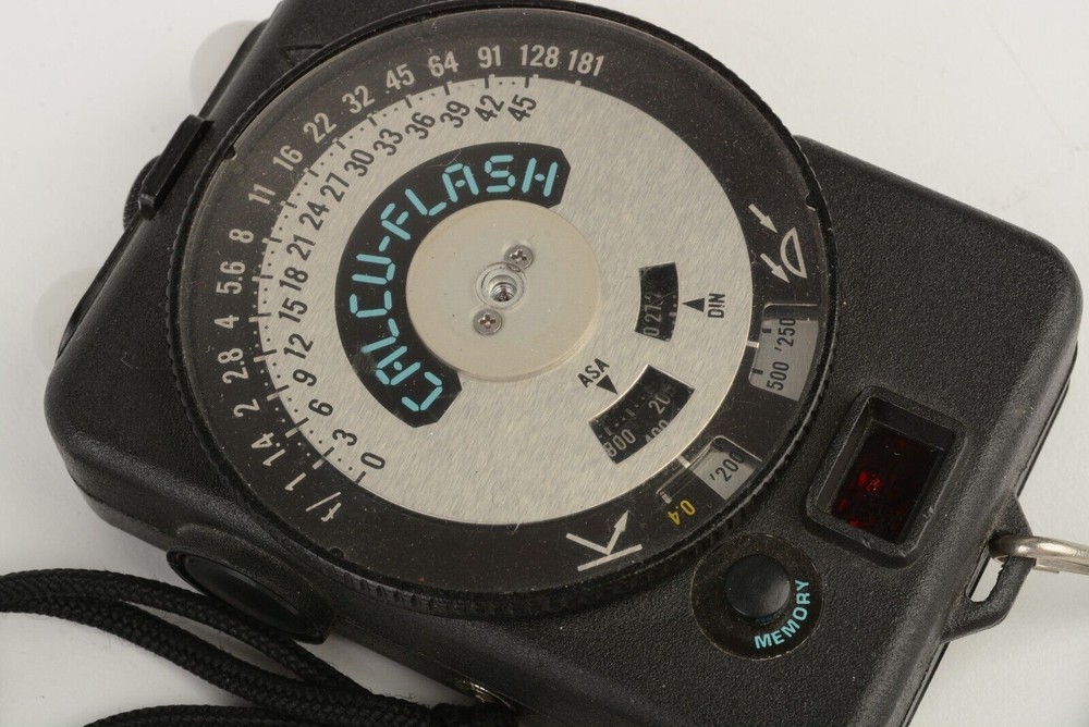 Quantum Calcuflash Digital Flash Meter w/ strap, tested, great
