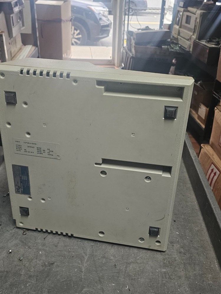 INTEL IUP 201 UNIVERSAL PROGRAMMER, OPERATE STAND ALONE OR CONNECT TO PC OR MDS