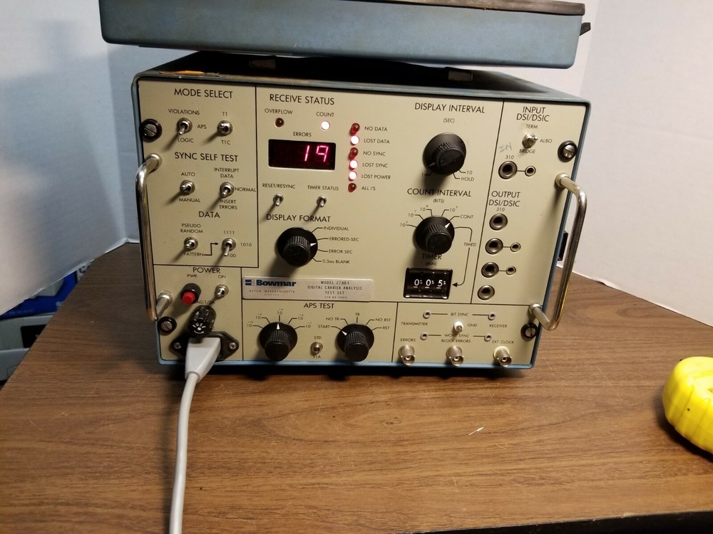 DIGITAL Circuit CARRIER ANALYSIS BOWMAR MODEL 273A TEST SET- Powers On