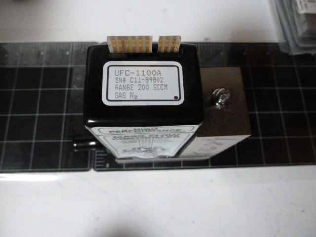 UNIT INSTRUMENTS UFC-1100A MASS FLOW CONTROLLER