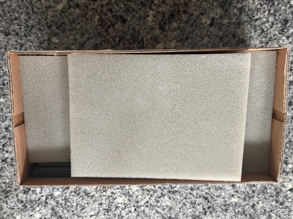 Executive Series NASA Space Shuttle (Discovery) Orbiter Full Stack 1/200 Scale