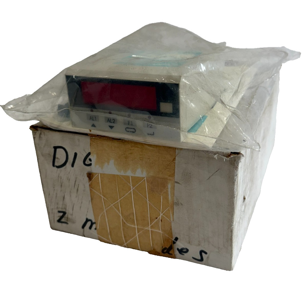 NEW DIGITEC D3221 PANEL METER  50/60HZ  115VAC