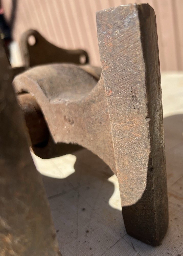 5 1/4 Blacksmith Vice Antique 57 Lbs Post Leg