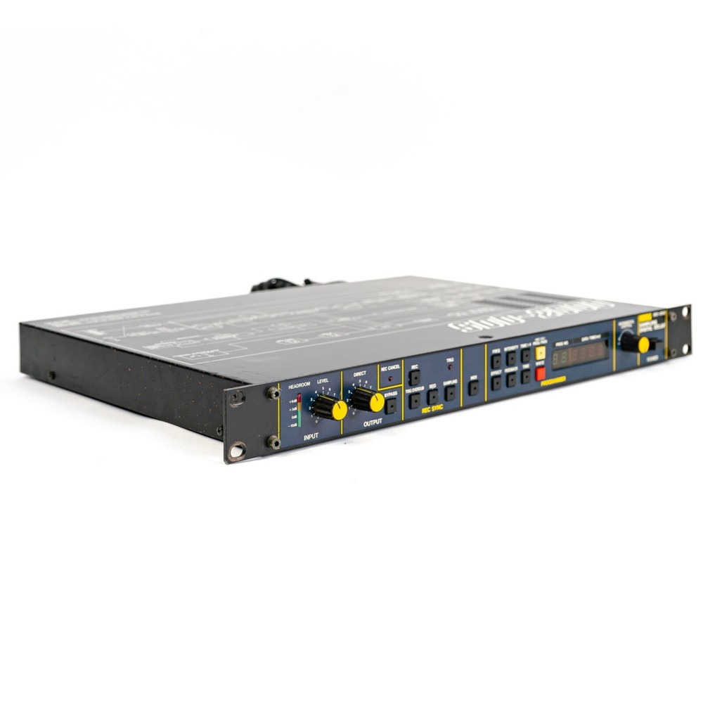 Korg SDD-2000 SDD2000 Sampling Digital Delay Effect Processor Rackmount