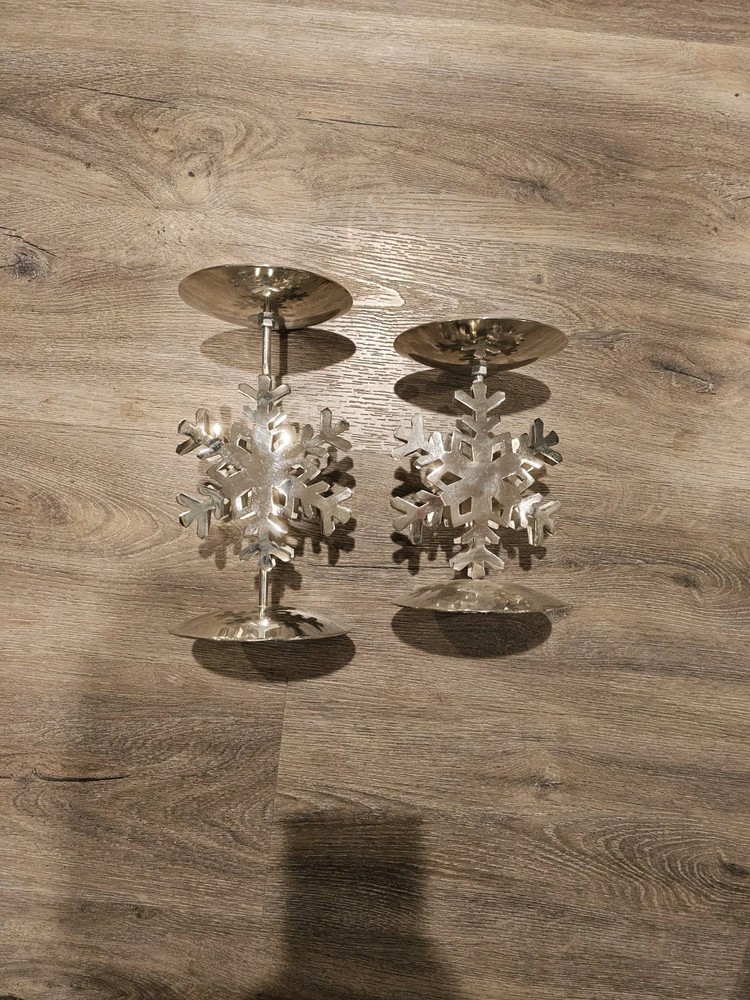 Silver Decortive Snowflake Candle Holders