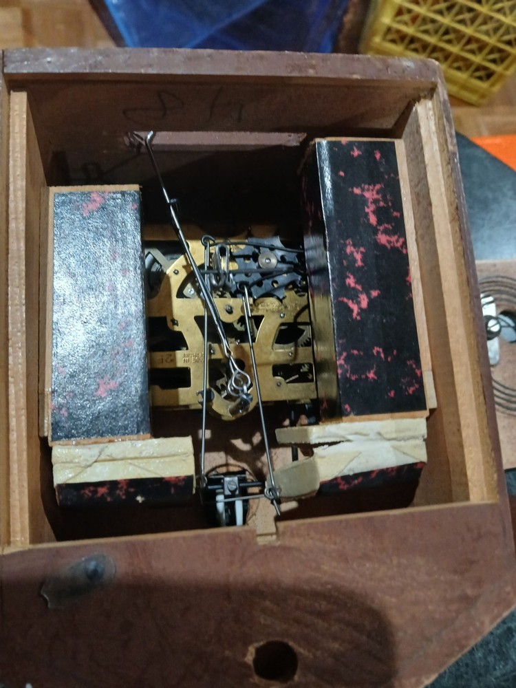 HUNTERS STYLE BLACK FOREST CUCKOO CLOCK WORKING