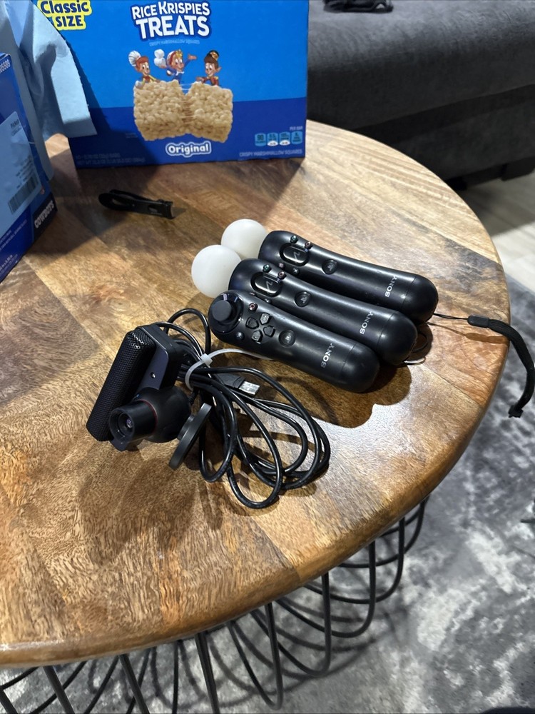 Lot of PS3 Move 2 Motion Conrollers, 1 Navigation Controller & PS3 Eye Camera