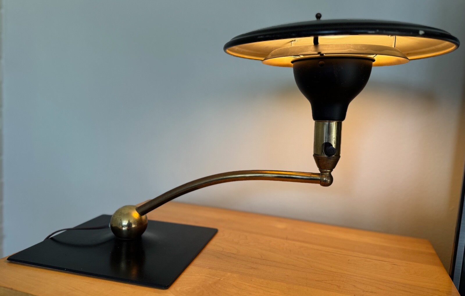 Vintage MCM Black Metal Wheeler Sight Light Cantilever Lamp Mid Century Modern