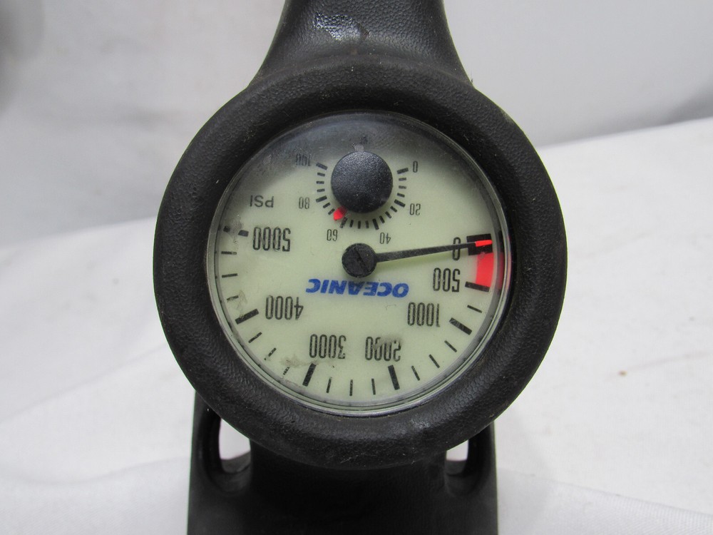 oceanic octopus glo DATA PLUS dive computer , regulators