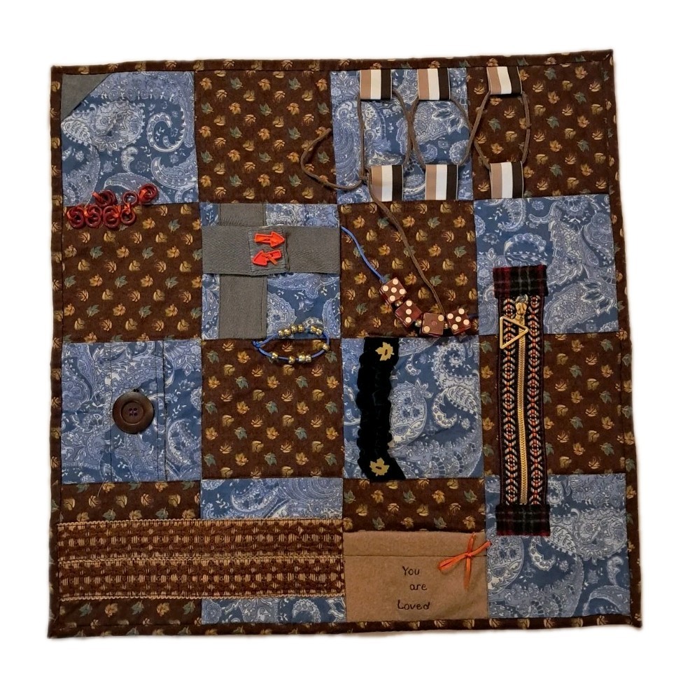 Fidget Quilt Zip Chain Button 22" Square (L)