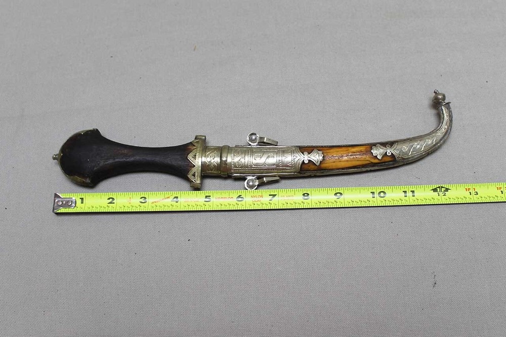 Small Middle Eastern Curved Dagger . DW3004cxcc