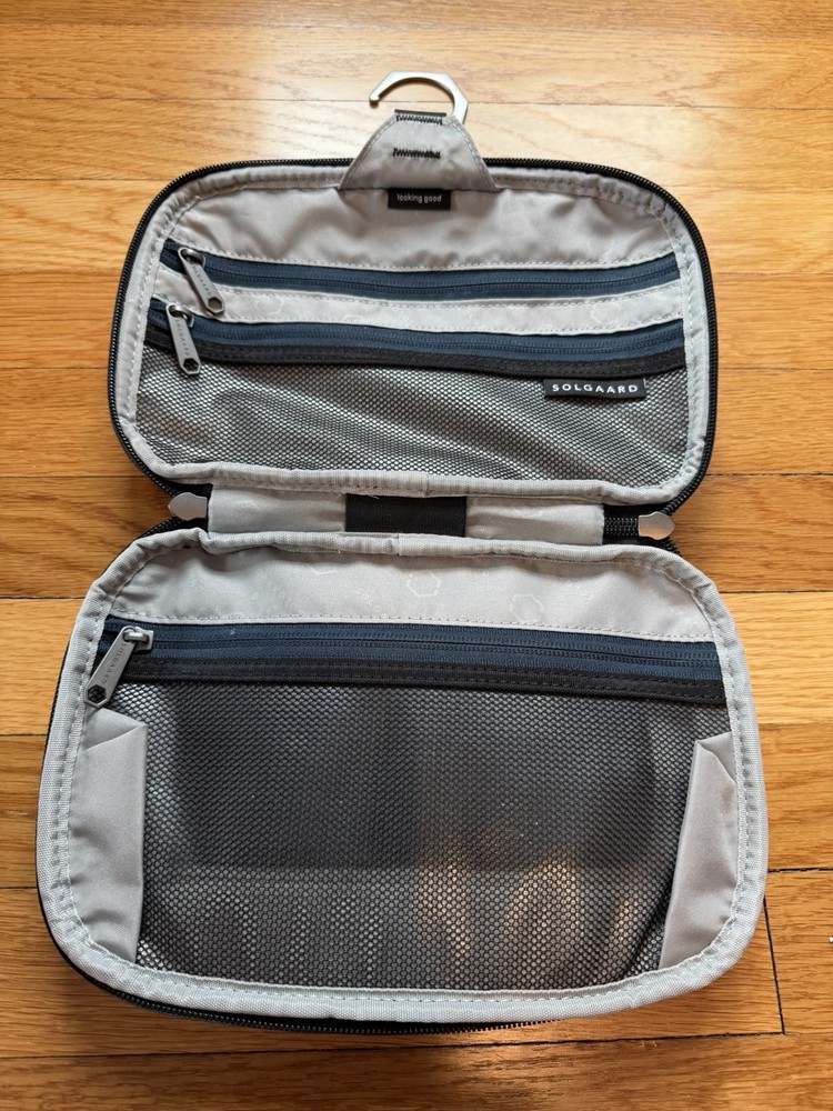 Solgaard Duo Hanging Toiletry Kit
