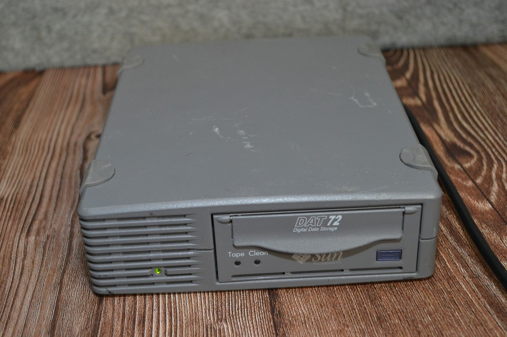 Sun Microsystems Dat 72 External Digital Data Storage / 380-1323-02 - EB621B#700