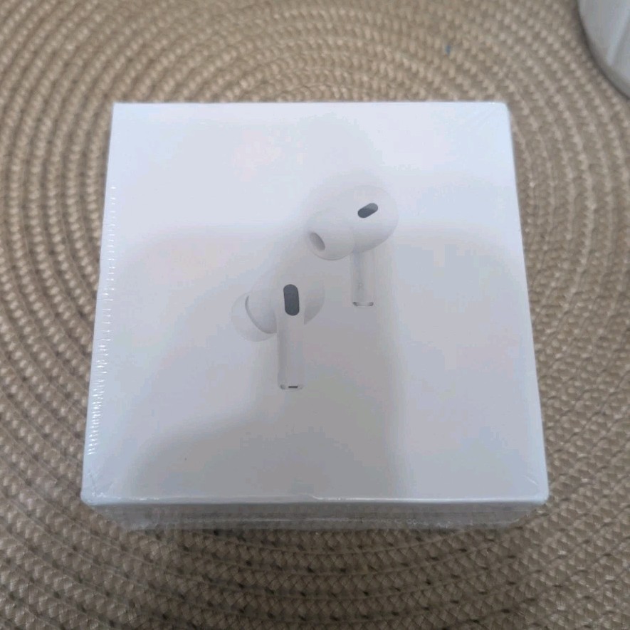 Apple AirPods Pro 2 USB-C MagSafe Charging Case Bluetooth Noise Cancelling