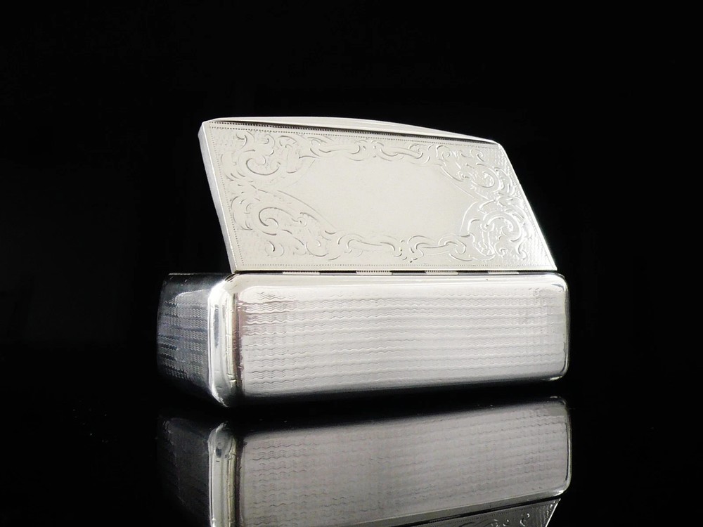 Austria Hungarian Solid Silver Snuff Box, Prague c.1880