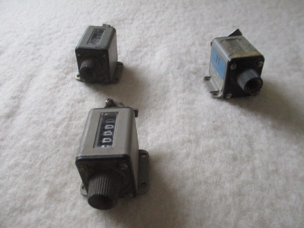 Veeder-Root mechanical counter. used Form No. 727215 quantity is 3 units