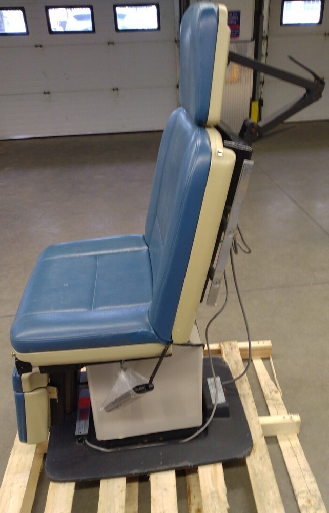 Midmark Power Procedure Table Model 411 with side controller