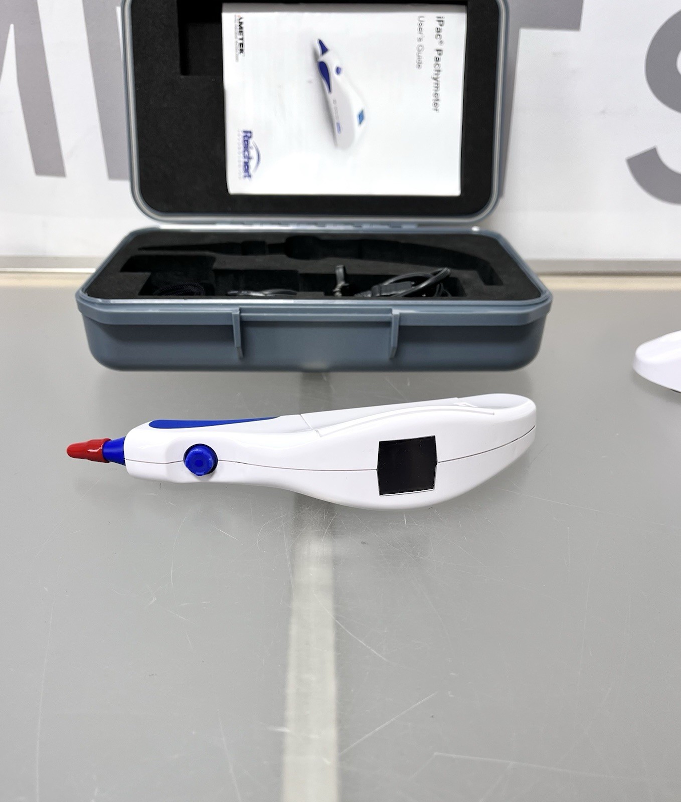 Reichert iPac Pachymeter w/ Charging Cradle, Case