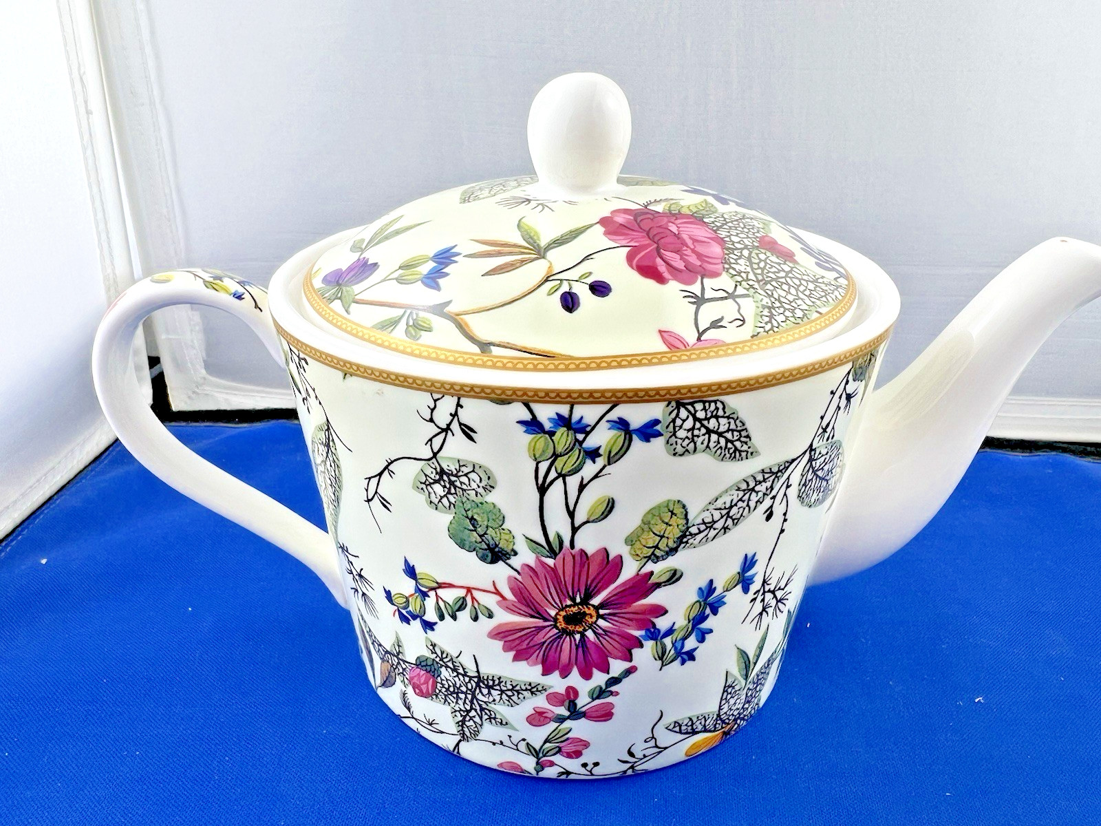 WILLIAM KILBURN Fine China 26oz Teapot Gift Boxed NEW UNUSED