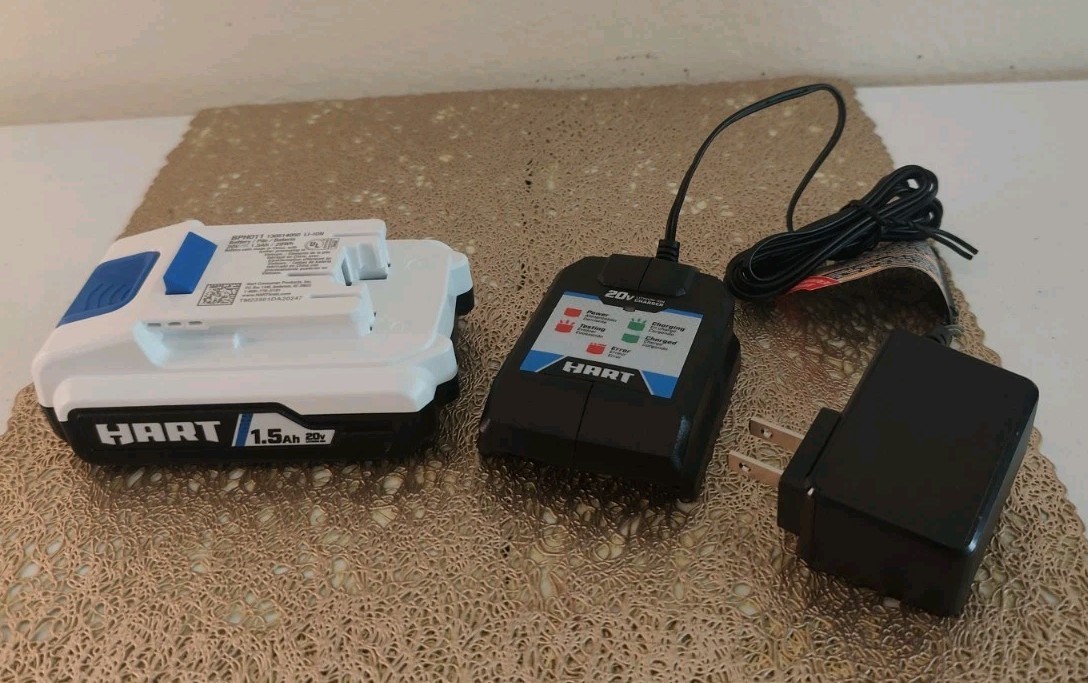 Hart 20 Volt 20V Lithium Battery Charger and 1.5ah Battery CGH002 & BPH011 New!