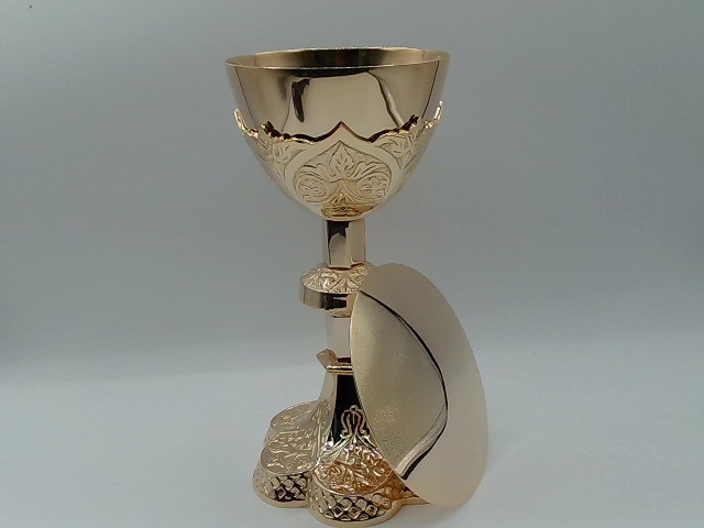 Autom Vine Embossed Chalice And Paten, Clear
