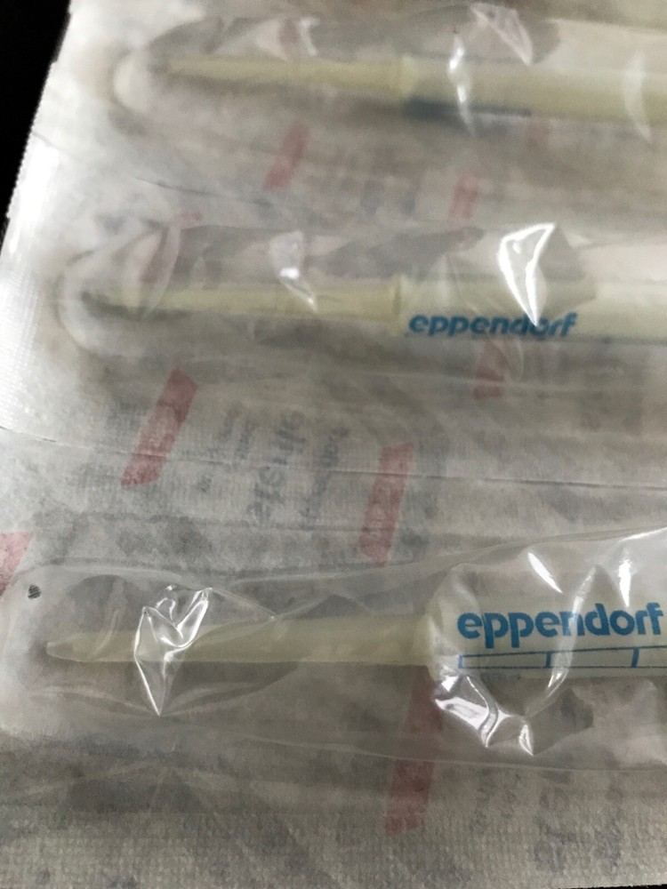 (88) EPPENDORF Combitips Advanced 2.5mL Graduated Plastic Pipet Tips 0030089553