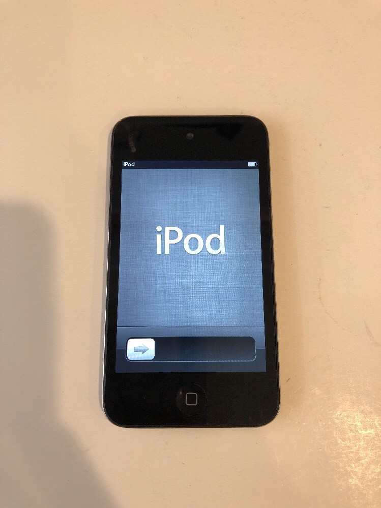 Apple iPod touch 4th Generation Black (8 GB) - Good Condition