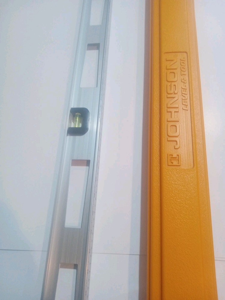 Johnson Level & Tool 48” Contractor Level With Hard She’ll Case Good Condition