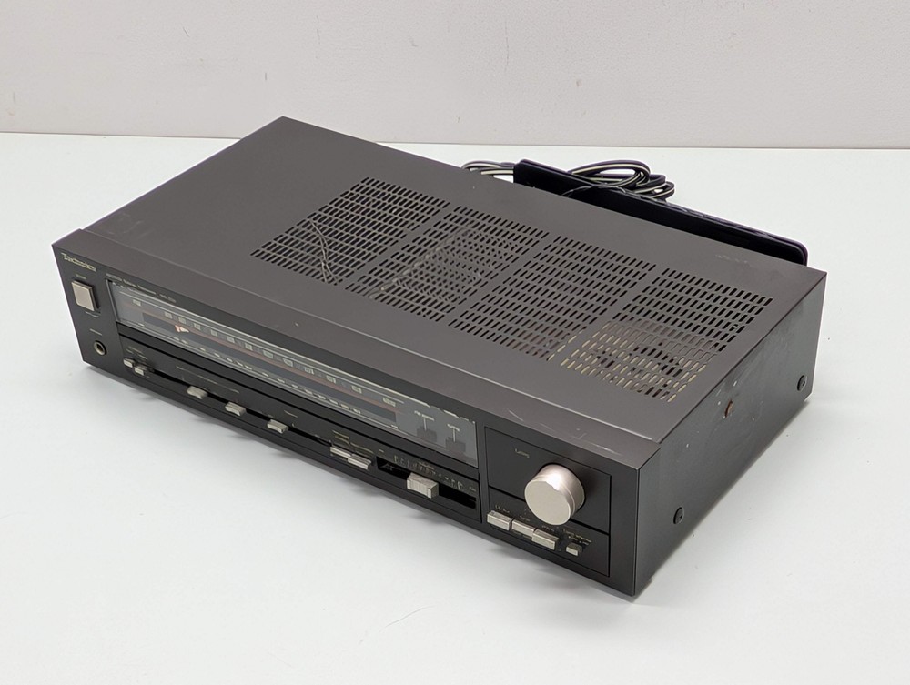 Technics SA-913 Stereo Receiver 70 Watts - Mag Phono Input - Compact - Very Nice