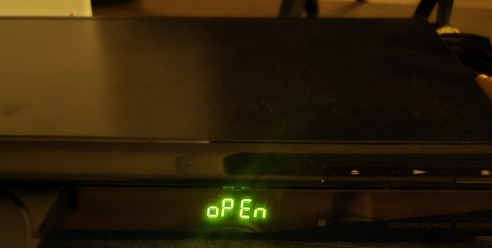 Sony DVP-SR200P DVD, CD Player W/Remote & AV Cables