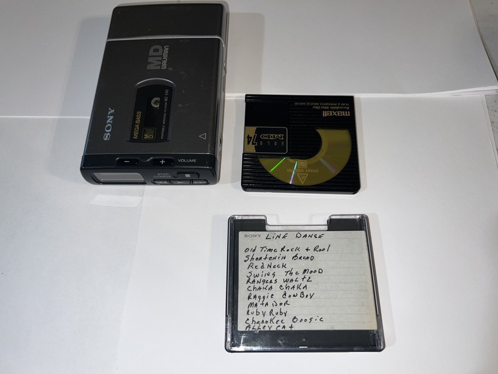 Sony MZ-E40 MD Walkman Silver Digital Display Portable MiniDisc Player - TESTED