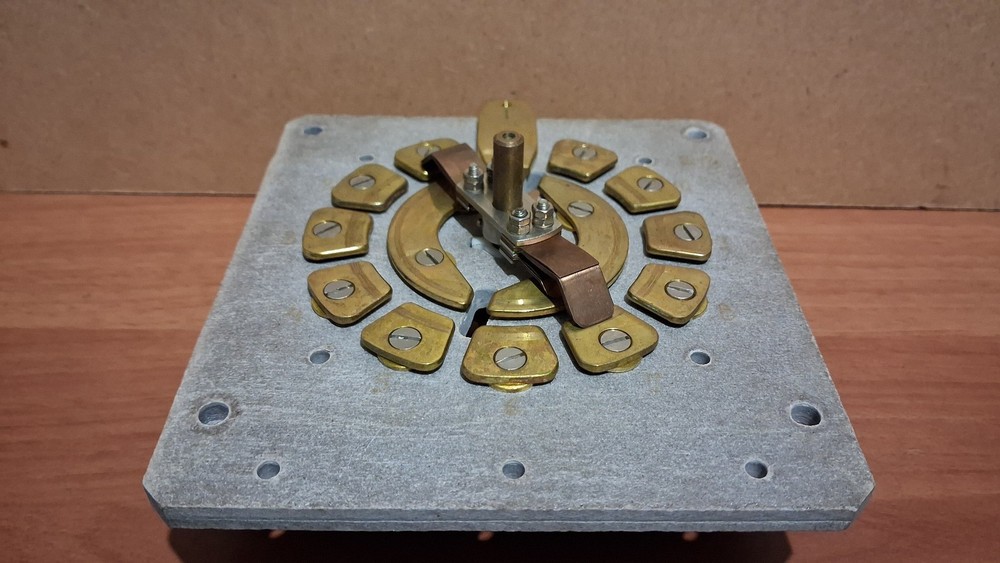 HUGE SWITCH - - RF AMPLIFIER ANTENNA TUNER