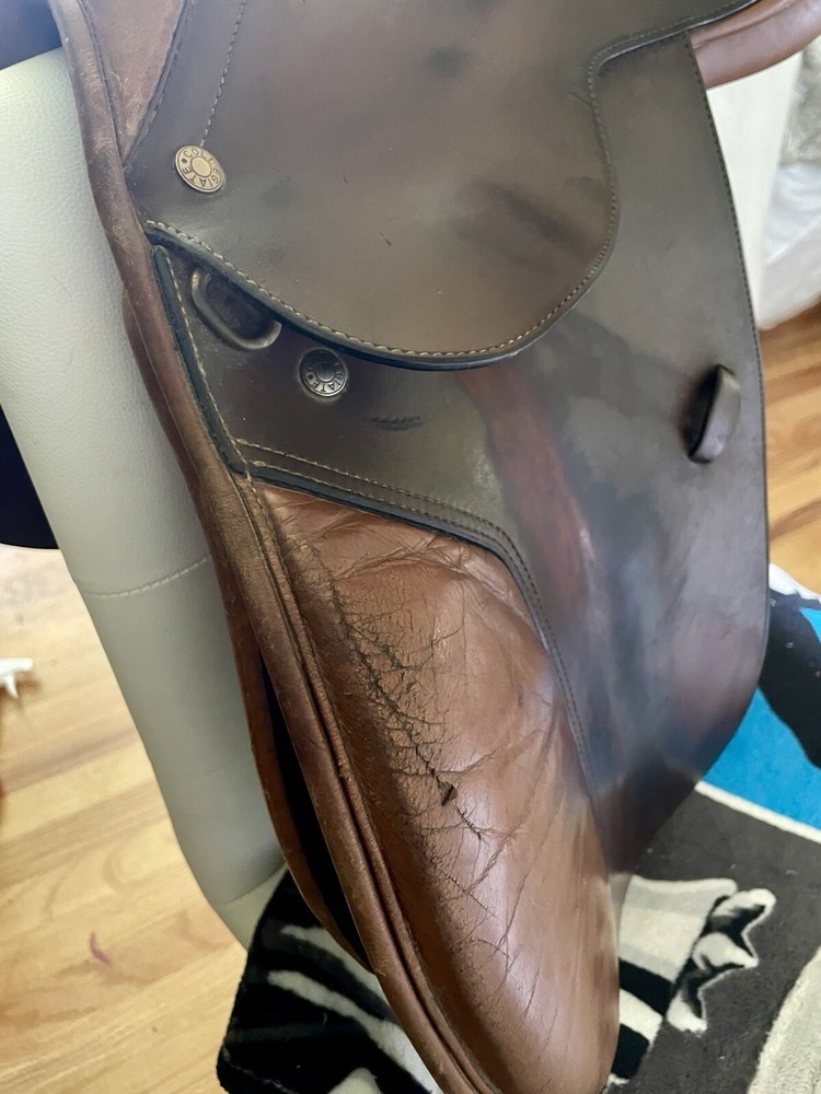 18" Collegiate Close Contact Saddle