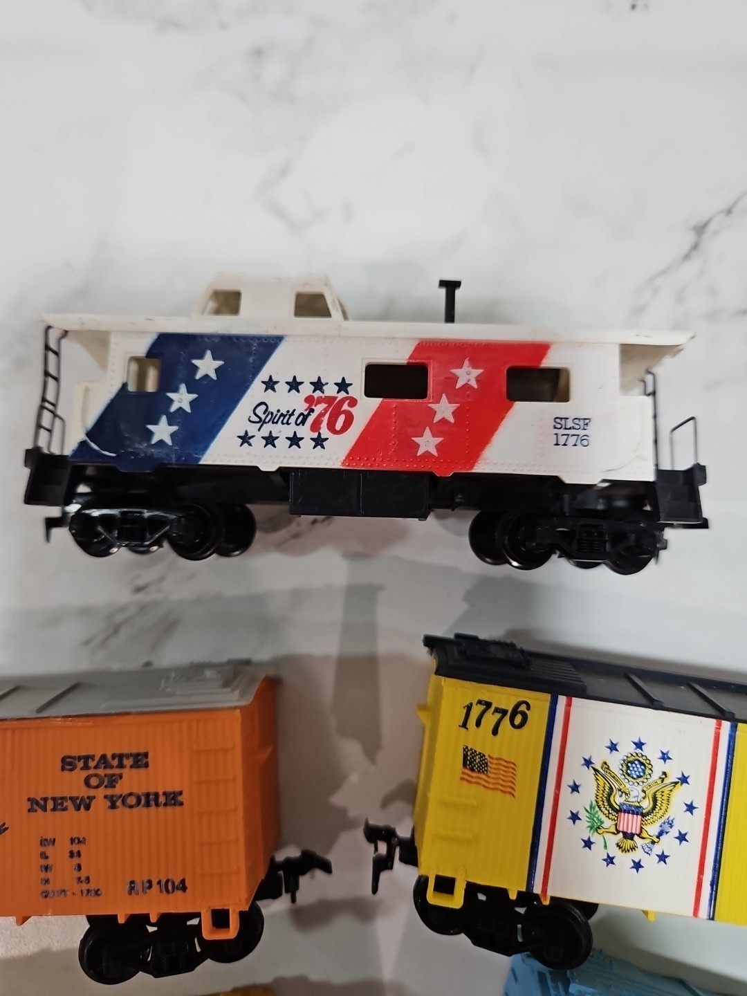 ho train cars lot used, Spirit of 1776 train cars, 6 total and caboose