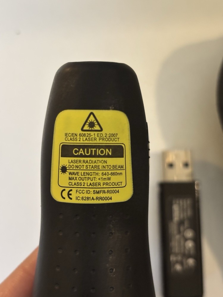 Logitech R400 Wireless Presenter with A Laser Pointer. Tested and Working