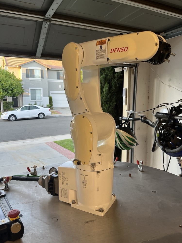 Denso Robot VS060A3 Fully Functional. Includes: Denso Robot Arm and Controller